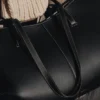 Cyme Edition gestructureerd zwart met ecru stiksels