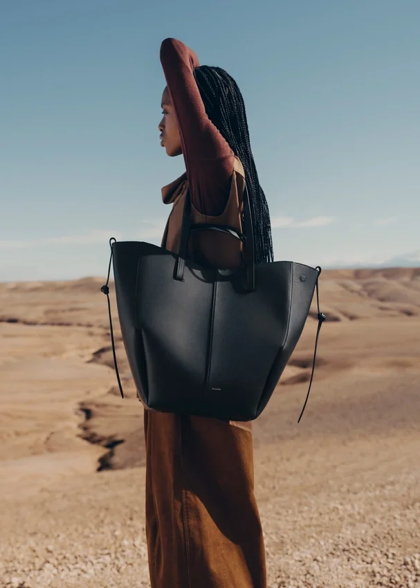 Cyme Tote Edition gestructureerd zwart