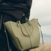 Cyme Tote Edition met textuur in linde