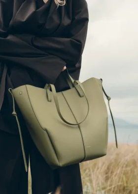 Cyme Tote Edition met textuur in linde