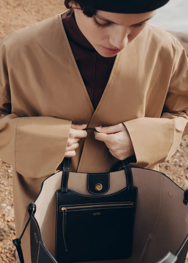 Cyme Tote Edition zwart met structuur en ecru stiksels