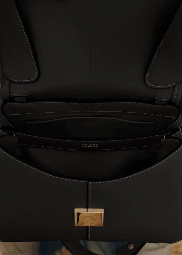 Mokki Edition Textured Black met ecru stiksels