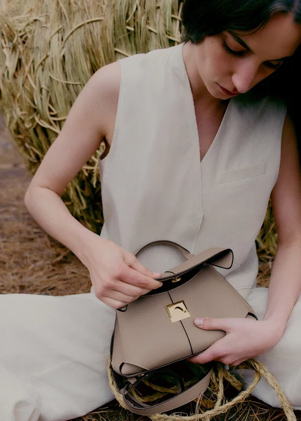 Mokki Mini Edition met textuur in taupe