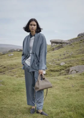 Numéro Neuf Edition met textuur in taupe