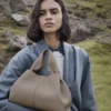Numéro Neuf Edition met textuur in taupe