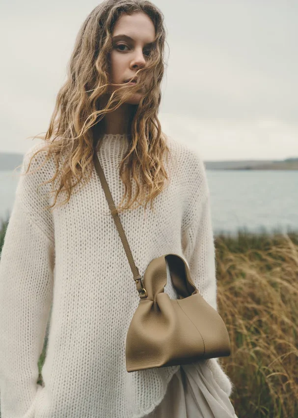 Numéro Neuf Mini Edition met textuur in Smoky Olive