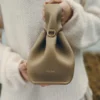 Numéro Neuf Mini Edition met textuur in Smoky Olive