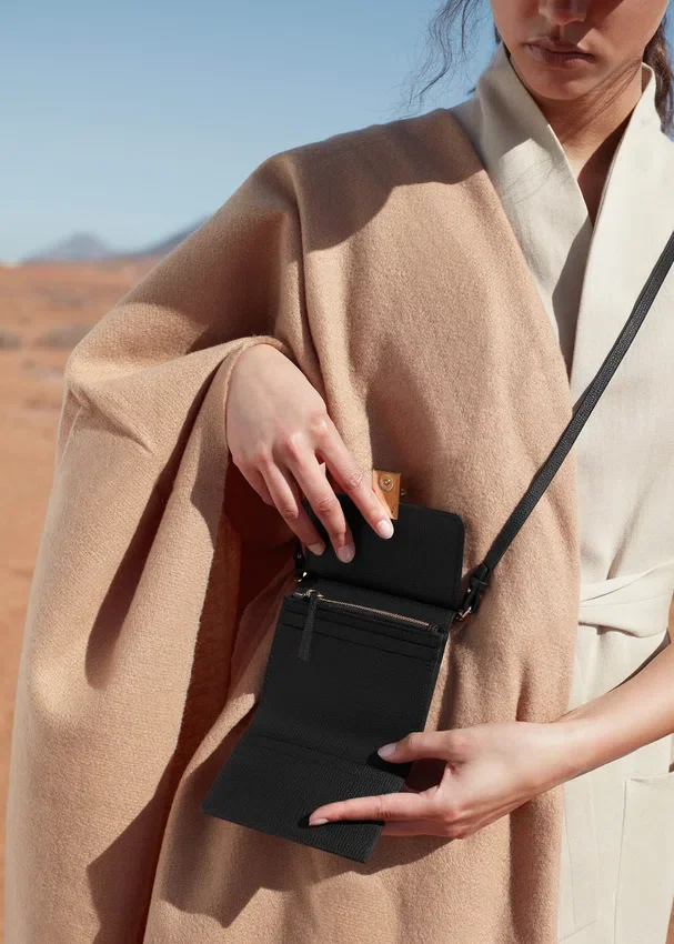 Numéro Sept Crossbody-portemonnee-editie, zwart met textuur