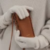 Onda-telefoonhoesje, uitvoering Cognac