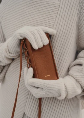 Onda-telefoonhoesje, uitvoering Cognac