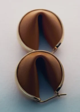 Ormé Hoepeloorbellen Edition verguld met camelkleurig leer