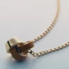 Ormé-ketting, vergulde editie met kamelenleer