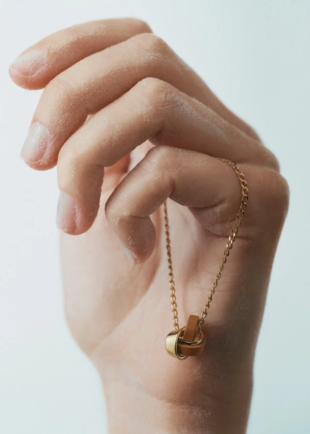 Ormé-ketting, vergulde editie met kamelenleer