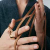 Ormé-ring, verguld met kamelenleer