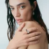 Ormé-ring, zilver met rhodiumlaag en taupekleurig leer